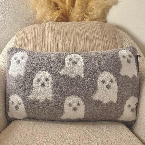 NWT + RARE Storehouse Halloween Grey Ghosts Decorative Pillow - Picture 1 of 4